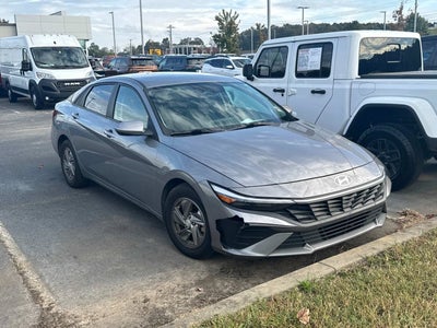 2024 Hyundai Elantra SE