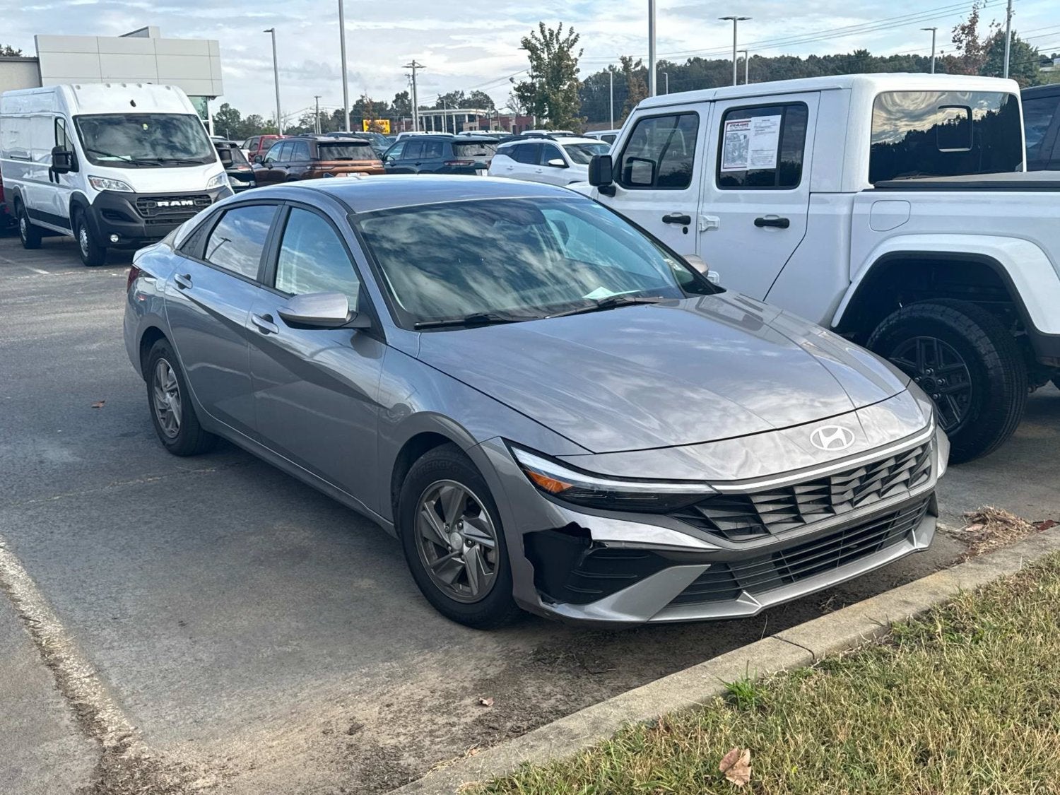2024 Hyundai Elantra SE