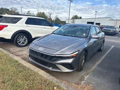 2024 Hyundai Elantra SE